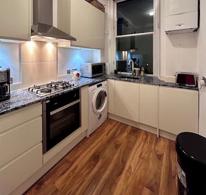 Fridge, microwave, oven, coffee/tea maker
