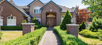 Luxury Italian-Style House – Private Room with Separate Entrance/1 bath/1 dining