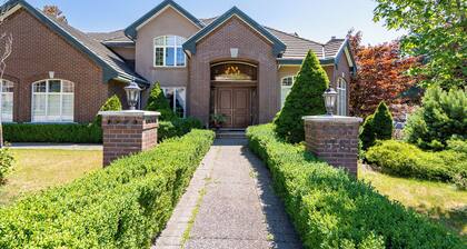 Luxury Italian-Style House – Private Room with Separate Entrance/1 bath/1 dining