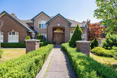 Luxury Italian-Style House – Private Room with Separate Entrance/1 bath/1 dining