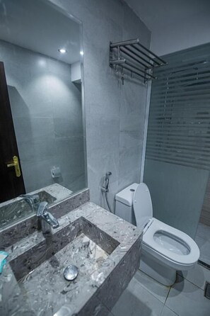 Towels, soap, shampoo, toilet paper