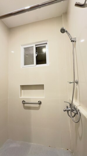 Shower, bathrobes, towels, toilet paper - The Palawans Place-b&b (Puerto Princesa)