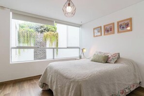 4 chambres, fer et planche à repasser, Wi-Fi, literie fournie