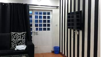 Deluxe Apartment, Balcony, Garden View | Living area | Smart TV
