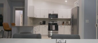 Coral Cove: Nearby Baha Mar, Pool & Patio, Gated, Beach Walkable
