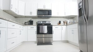 Mikrowelle, Ofen, Herdplatte, Geschirrspüler