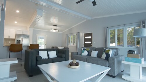 Coral Cove: Nearby Baha Mar, Pool & Patio, Gated, Beach Walkable