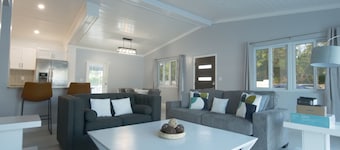 Coral Cove: Nearby Baha Mar, Pool & Patio, Gated, Beach Walkable