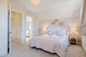 4 bedrooms, iron/ironing board, free WiFi