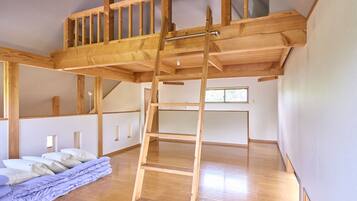 Escritorio, wifi gratis, ropa de cama y acceso para silla de ruedas