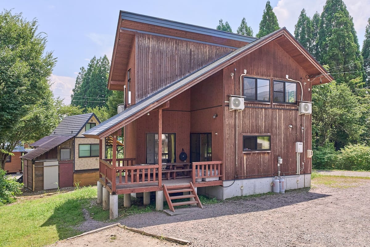 Casa de campo familiar, 4 habitaciones | Escritorio, wifi gratis, ropa de cama y acceso para silla de ruedas