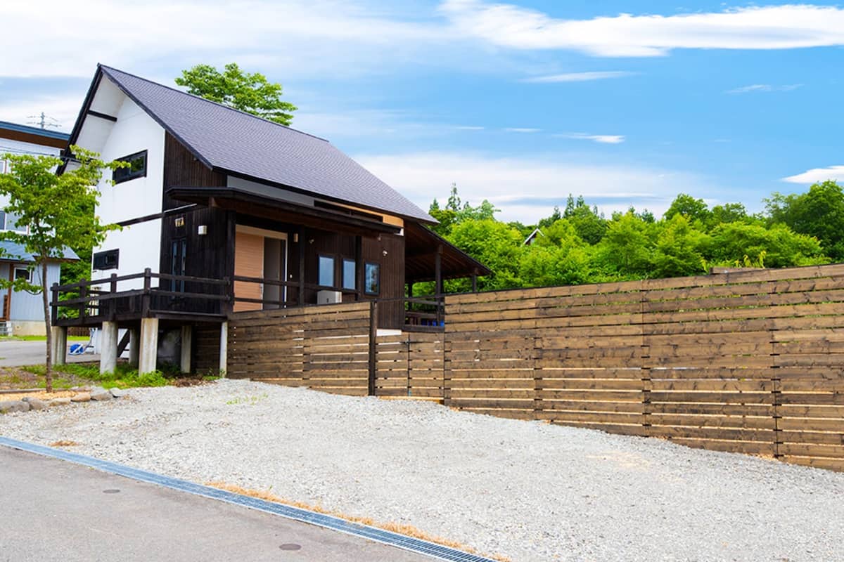 Casa de campo de diseñador, 2 habitaciones, se aceptan mascotas | Escritorio, wifi gratis, ropa de cama y acceso para silla de ruedas