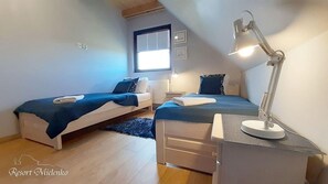 House | 4 bedrooms, individually furnished, iron/ironing board, bed sheets