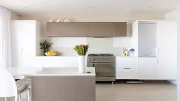 Micro-ondes, four, plaque de cuisson, lave-vaisselle