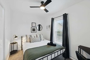 2 habitaciones, escritorio, tabla de planchar con plancha y wifi 