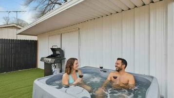 Bain à remous extérieur