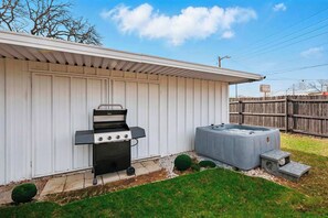 Tina de hidromasaje al aire libre