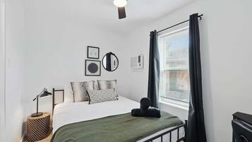 2 bedrooms, desk, iron/ironing board, WiFi