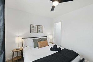 2 habitaciones, escritorio, tabla de planchar con plancha y wifi