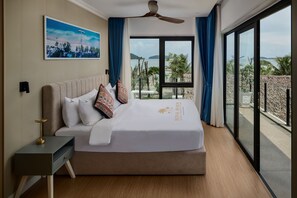 Presidential Private Pool Villa - Orchid 3 Bedrooms Sea View | Sengetøy av topp kvalitet, minibar, safe på rommet og skrivebord