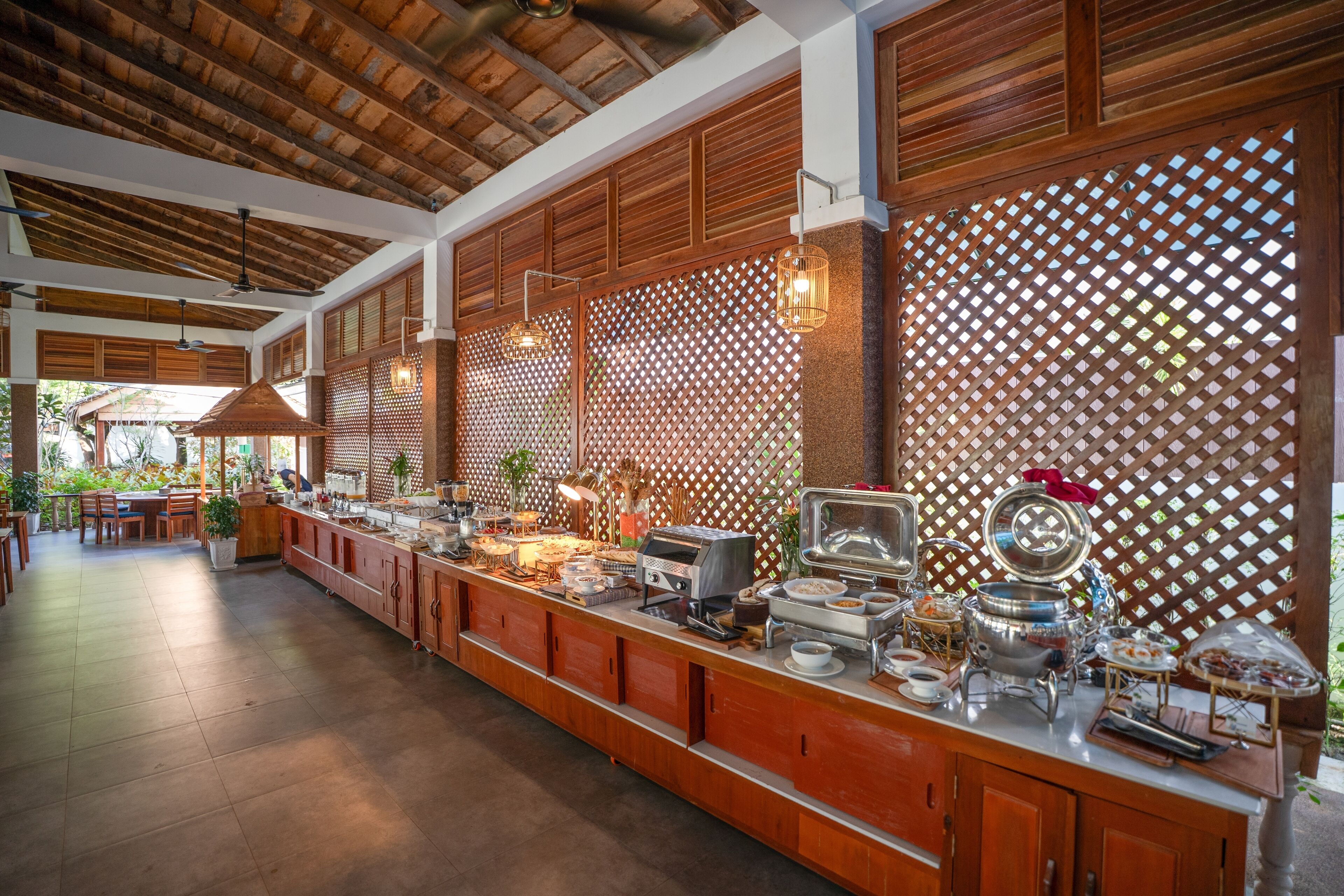 Daily buffet breakfast (USD 12 per person)