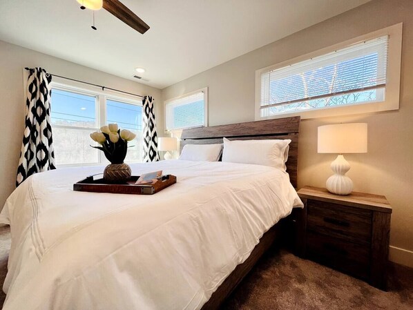3 bedrooms, iron/ironing board, WiFi, bed sheets - Sage House - less than 3 miles to downtown AVL (Woodfin)