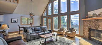 Hot Tub & Mountain Views: Conifer Cabin!