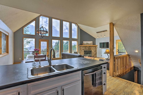 Hot Tub & Mountain Views: Conifer Cabin!