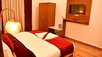 Family Double or Twin Room, Multiple Beds, Housekeeping, Mountain View | Free WiFi