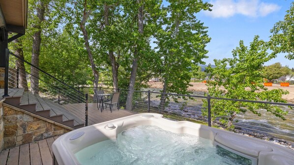 Bain à remous extérieur