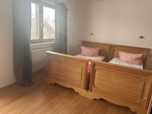 2 bedrooms, WiFi, bed sheets - Your home in the Bavarian Alps - Spacious vacation on 90 m² with wellness (Flintsbach am Inn)