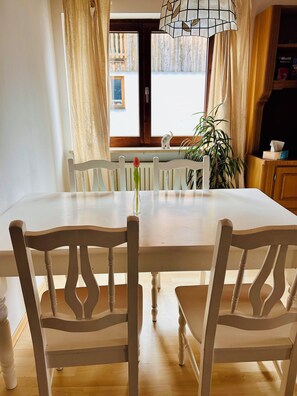 Dining - Spacious vacation apartment with 2 balconies in a leisure paradise (Flintsbach am Inn)