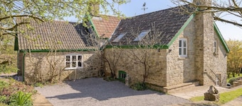 Beautiful Cottage with Expansive Countryside Views