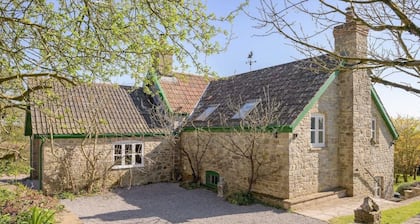 Beautiful Cottage with Expansive Countryside Views