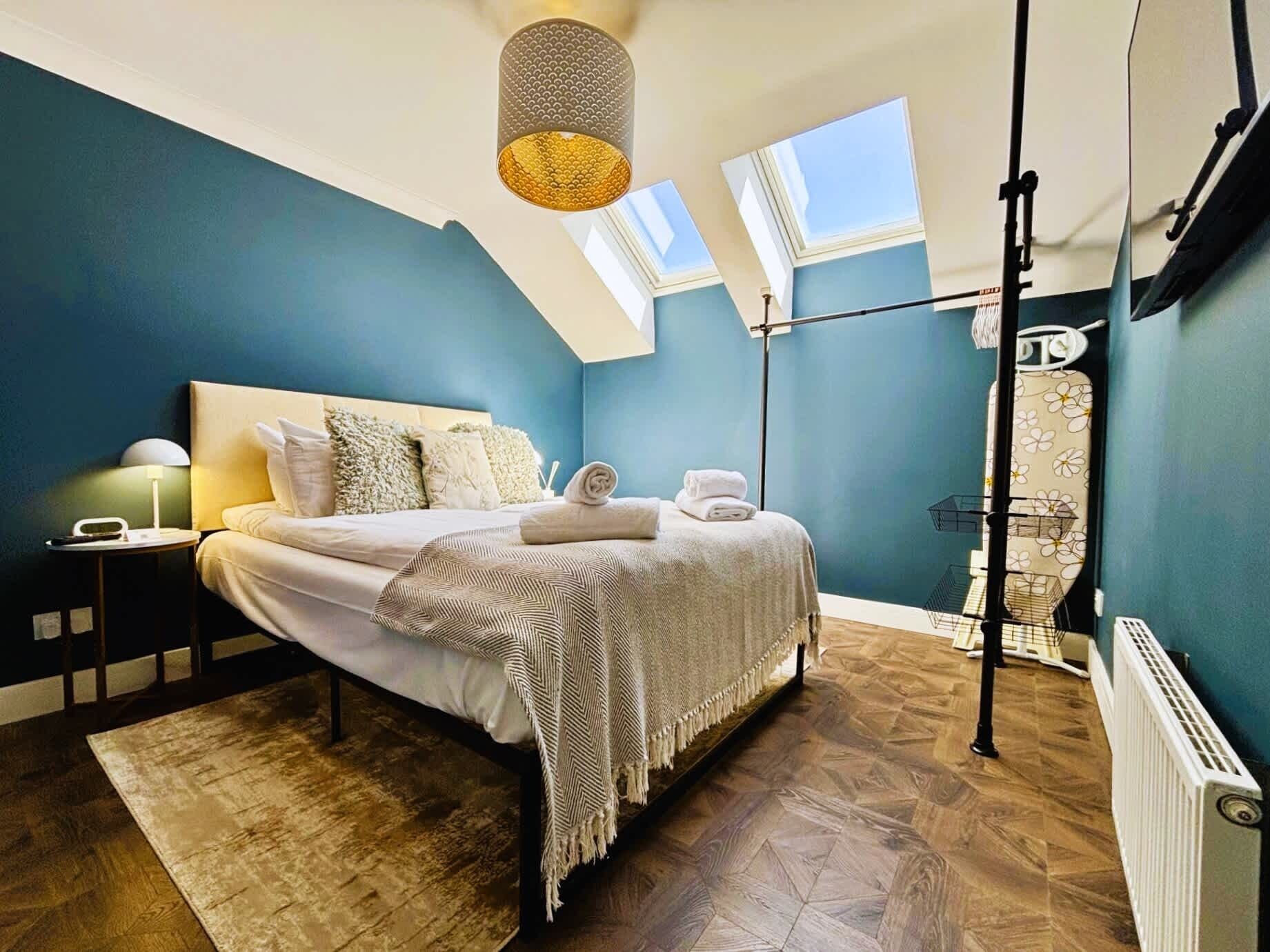 2 bedrooms, desk, iron/ironing board, travel crib