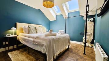 2 bedrooms, desk, iron/ironing board, travel crib