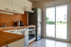 Fridge, microwave, oven, dishwasher - Flat facing the village Vendée Globe Les Sables 6 pers (Les Sables-d´Olonne)