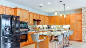 Private kitchen - Gazebo + Putting Green: Serene Indio Getaway (Indio)