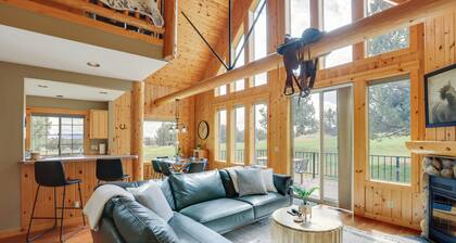 Ski, Hike, Golf: Redmond Escape w/ Hot Tub!