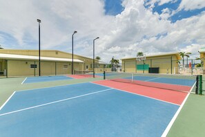 Sports court - 2 Mi to Venice Beach: Home w/ Pool Access (Venice)