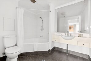 Bathroom - Bright Inner-West Stay with Pool Access (Camperdown)