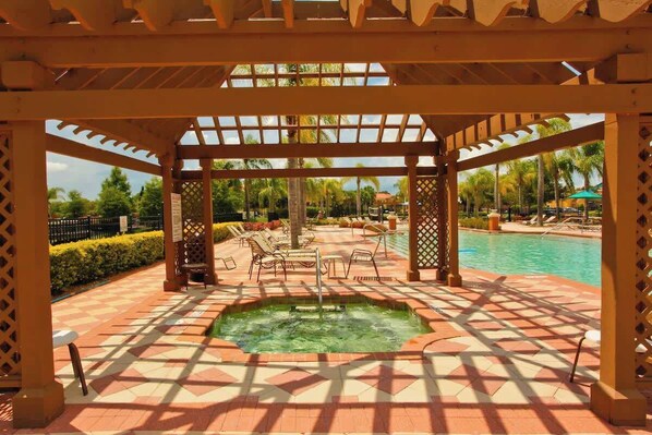 Innenpool, beheizter Pool