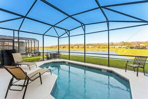 Piscine intérieure, piscine chauffée