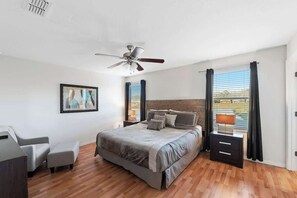 4 chambres, fer et planche à repasser, lit de bébé portatif, Wi-Fi
