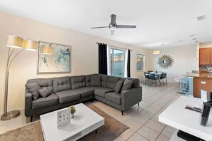 Smart TV - Lake View and Private Pool 4BR at Bella Vida (Kissimmee)