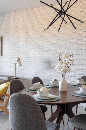 Dining - Champions Gate 3BR up to 8 People (Four Corners)