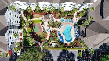 Alberca techada y alberca climatizada