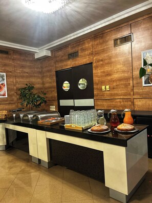 Petit déjeuner buffet compris tous les jours