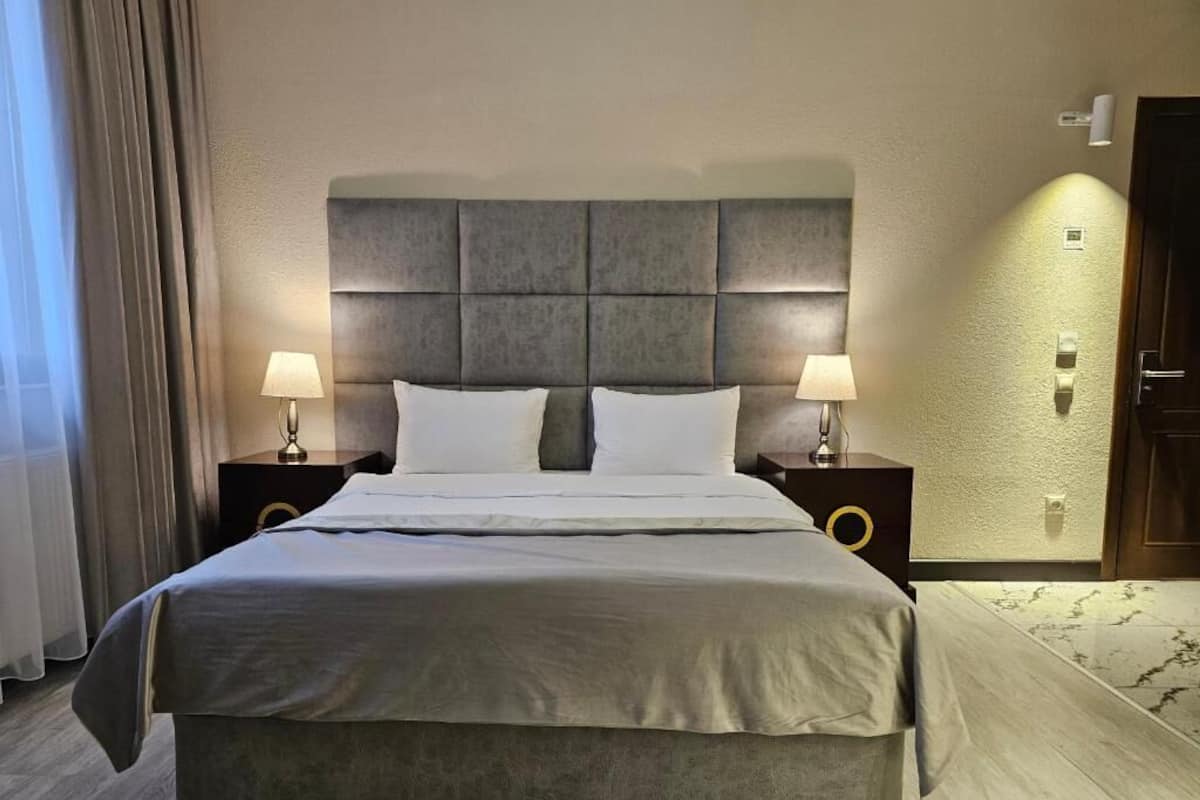 Premium bedding, minibar, in-room safe, soundproofing