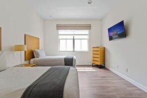 4 habitaciones, tabla de planchar con plancha, cuna de viaje y wifi 